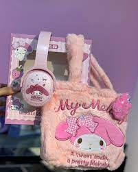 AUDIFONOS DIADEMA BLUETOOTH SANRIO + BOLSO DE PELUCHE